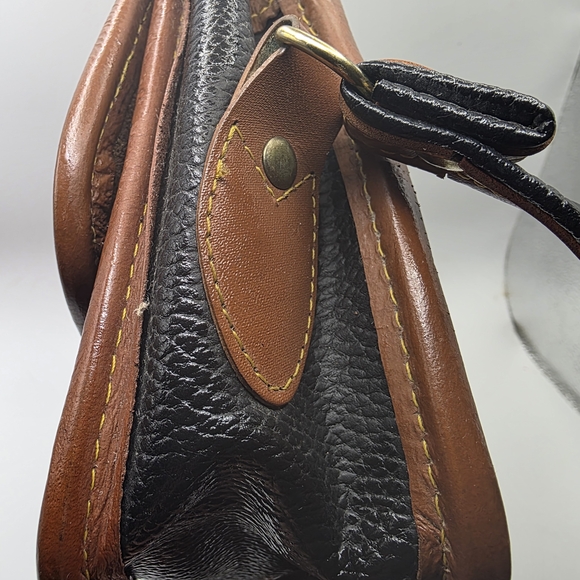 VTG Dooney & Bourke AWL Navy & British Tan Flap Crossbody Bag - Picture 4 of 8